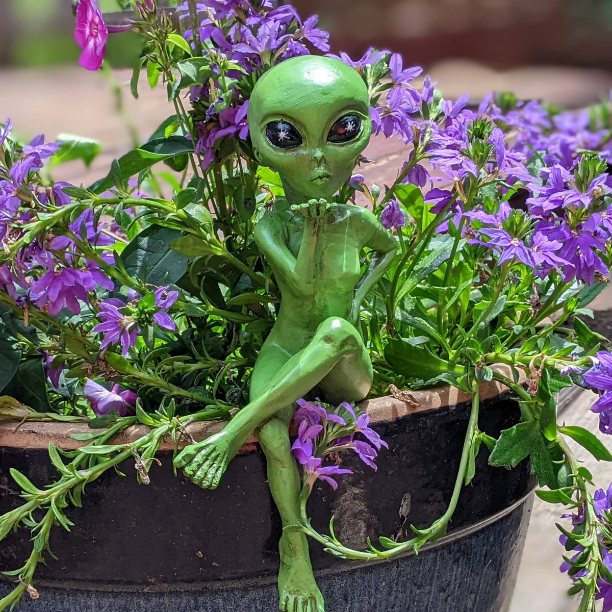 Alien Invasion 'The Flirty' 10” H Female Alien Shelf Sitter: Green